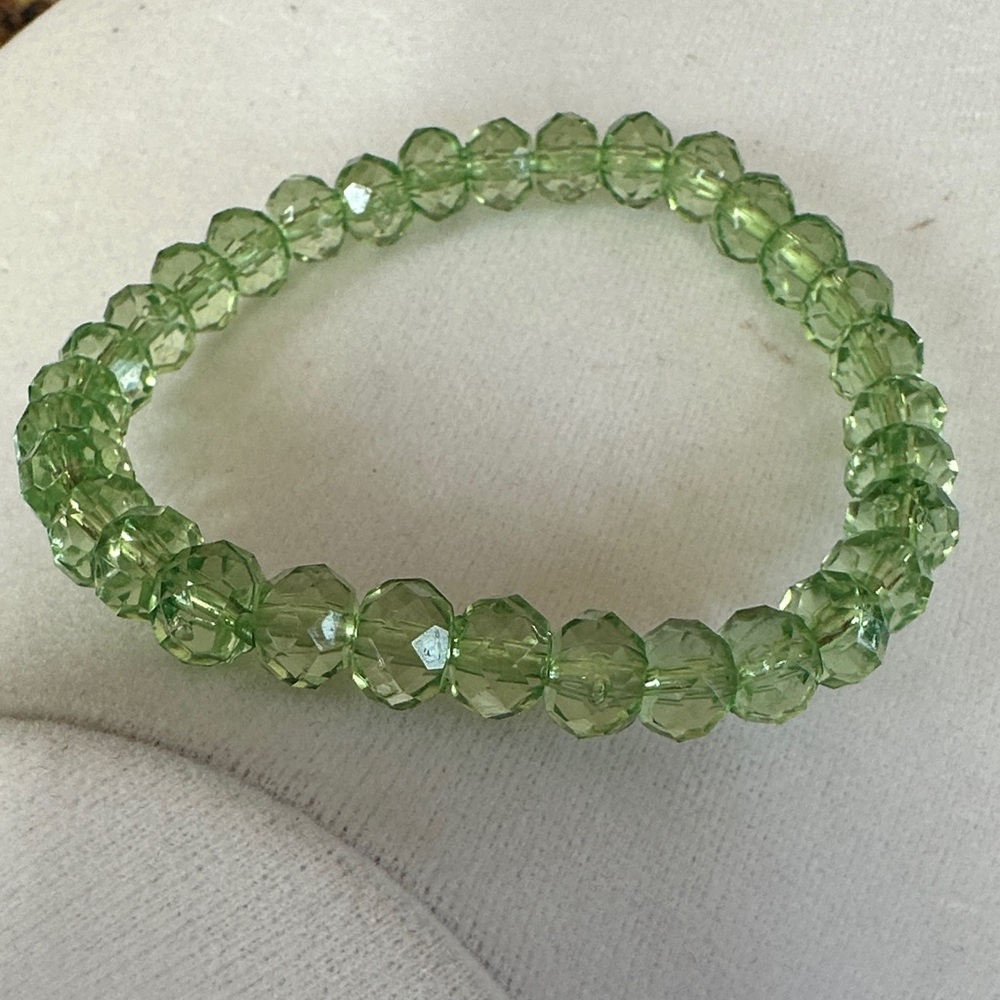Elegant Green Beaded Bracelet